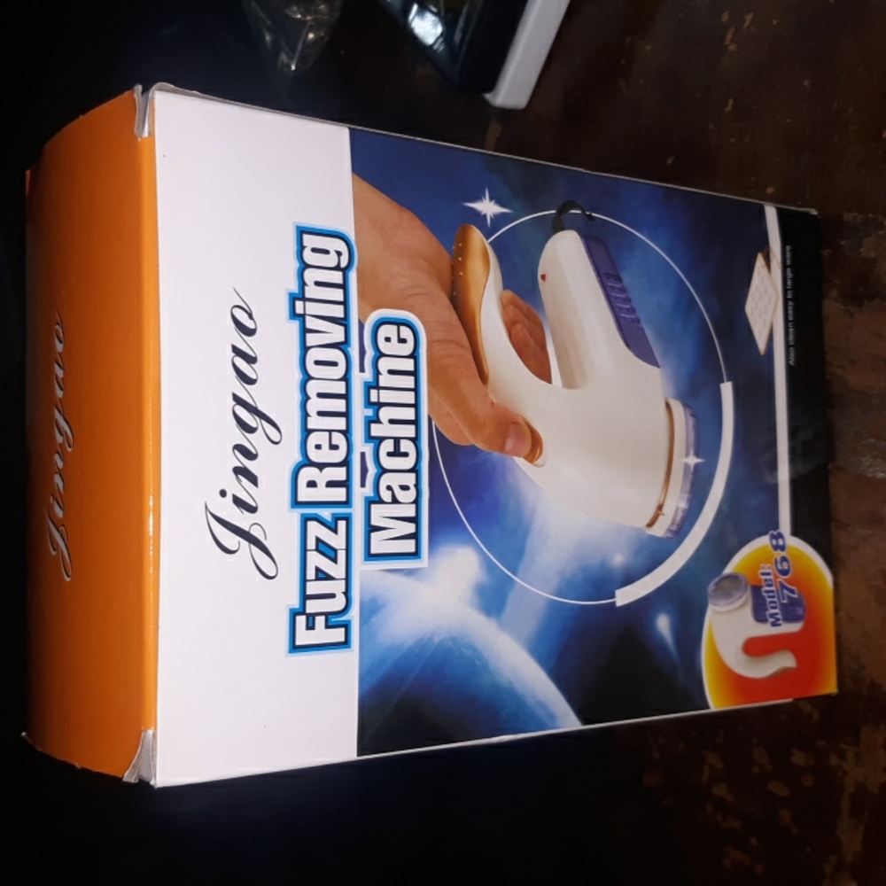 Great for Poshers... Fuzz Removing Machine ( SKU 622)